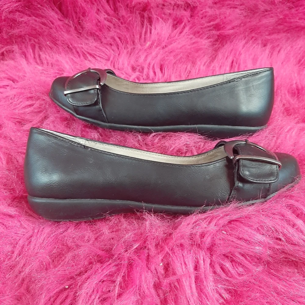 Missy Cliffs Black Flats Size 5W Wide Buckle Slip On Comfort Shoes